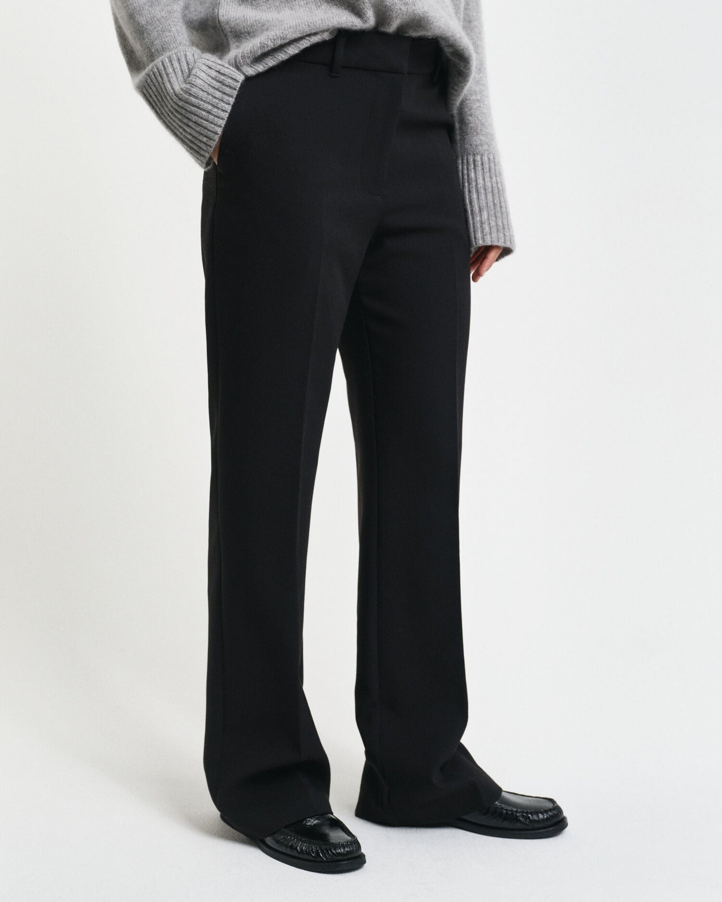 Pantalon coupe slim évasé