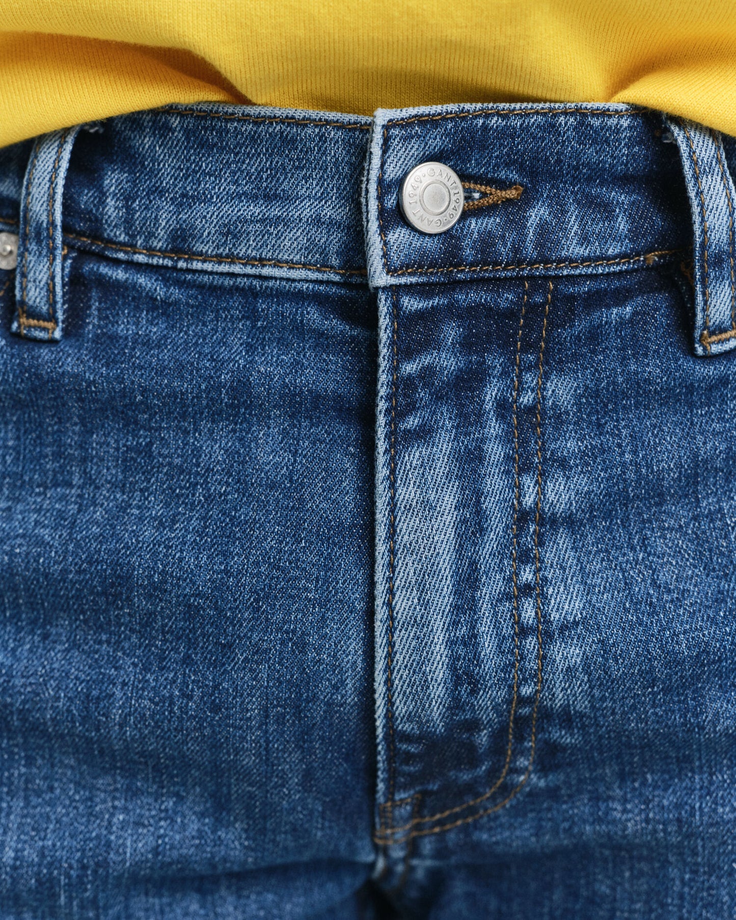 Jean coupe ajustée délavage net