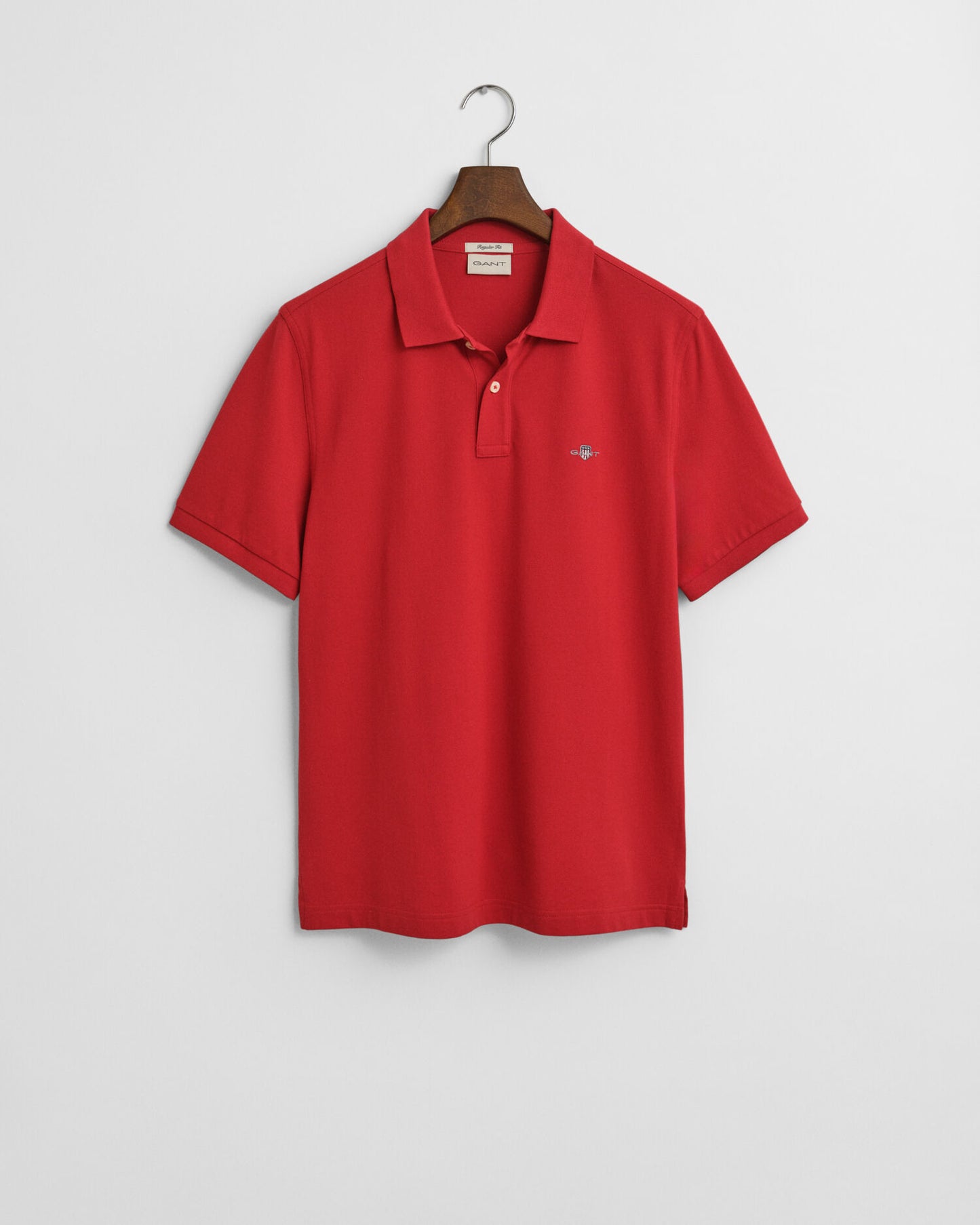 Polohemd aus Piqué mit regular fit und Wappen-Logo