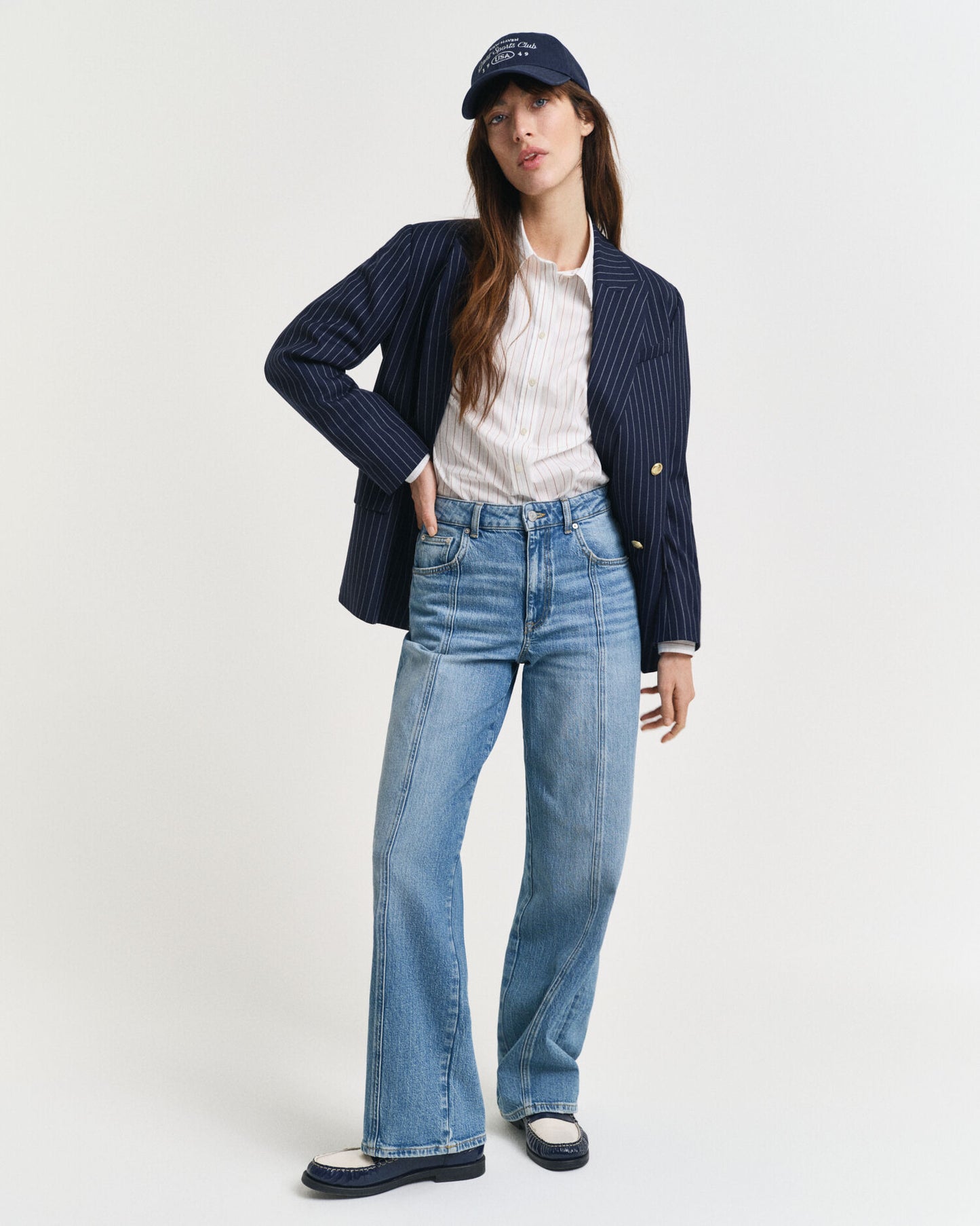 Jeans mit gerader Naht und entspannter Passform
