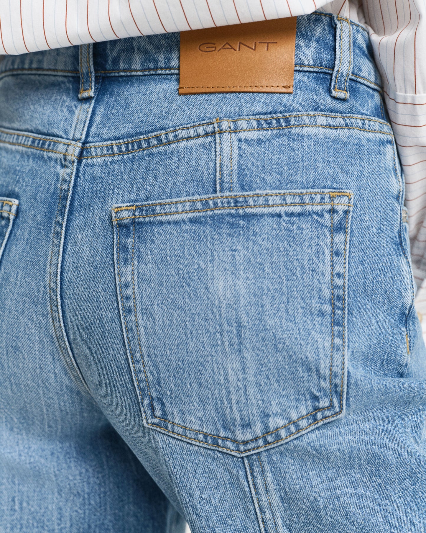 Jeans mit gerader Naht und entspannter Passform