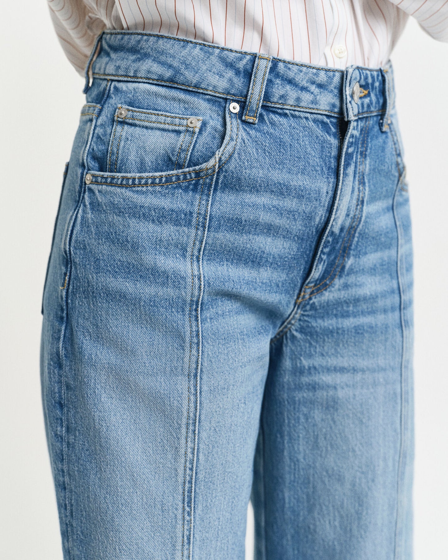 Jeans mit gerader Naht und entspannter Passform