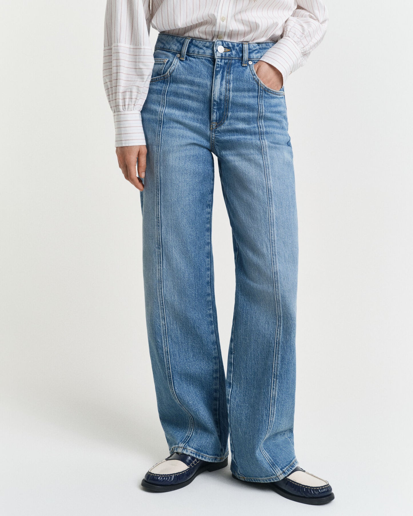 Jeans mit gerader Naht und entspannter Passform