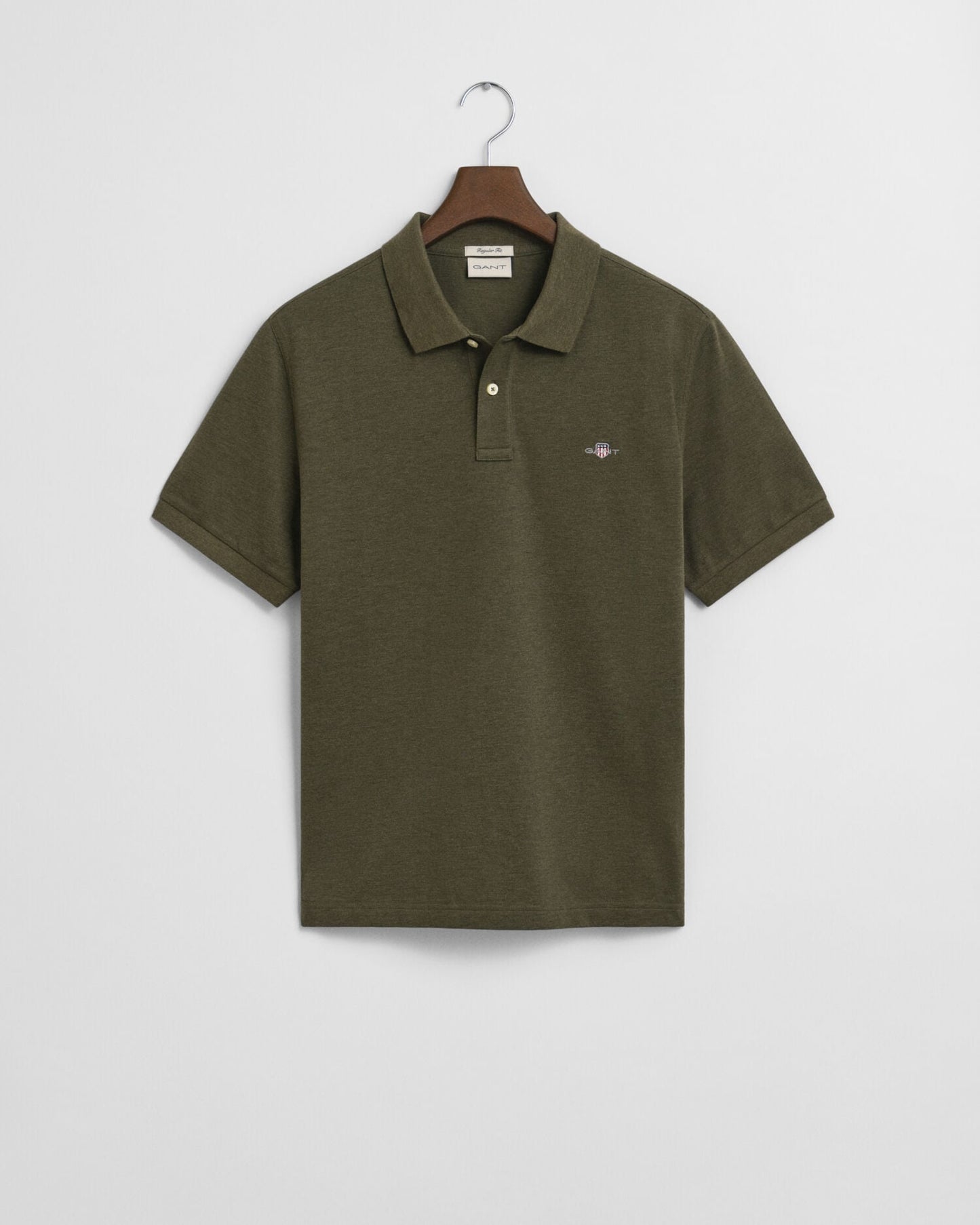 Polohemd aus Piqué mit regular fit und Wappen-Logo