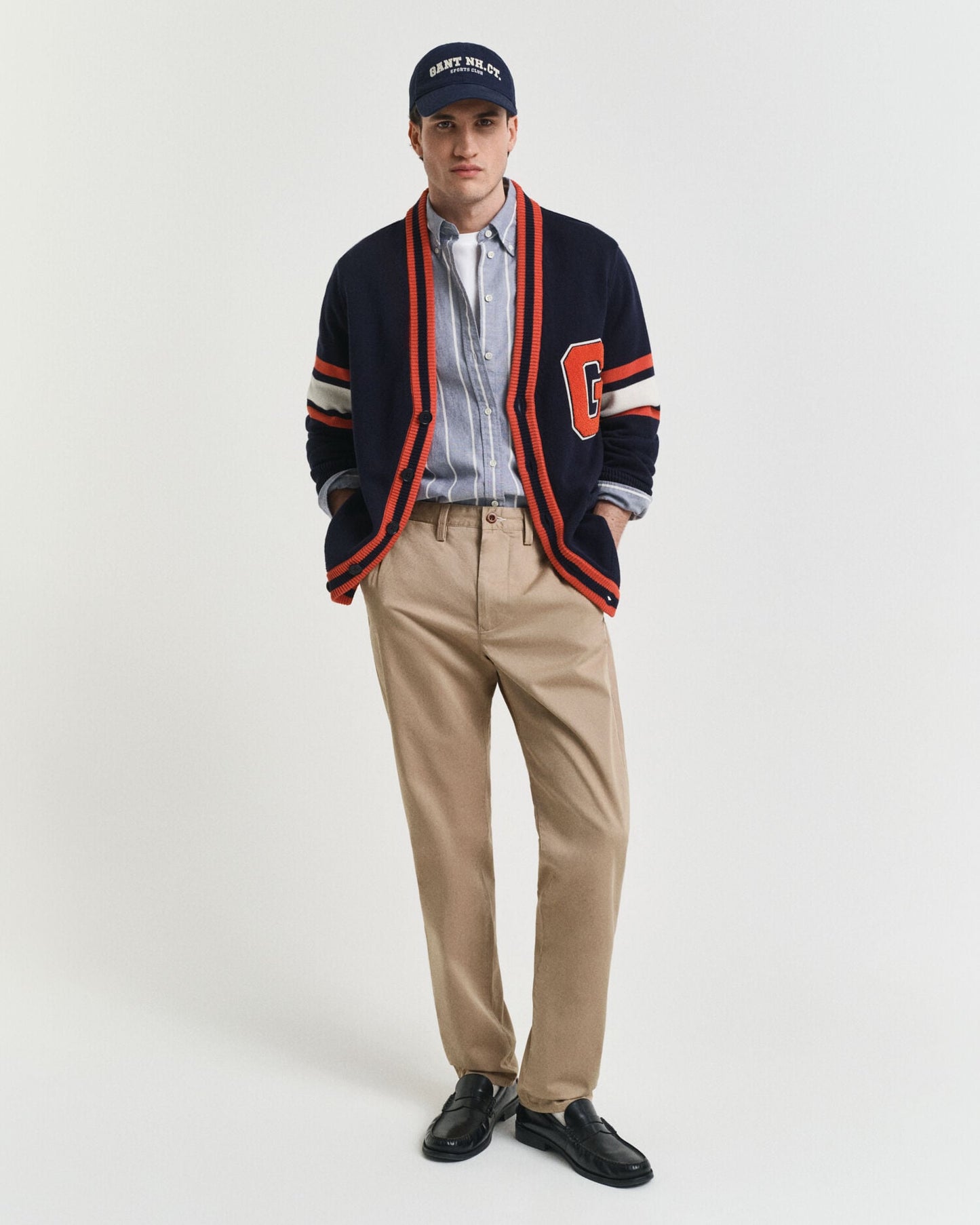 Chino en sergé coupe droite