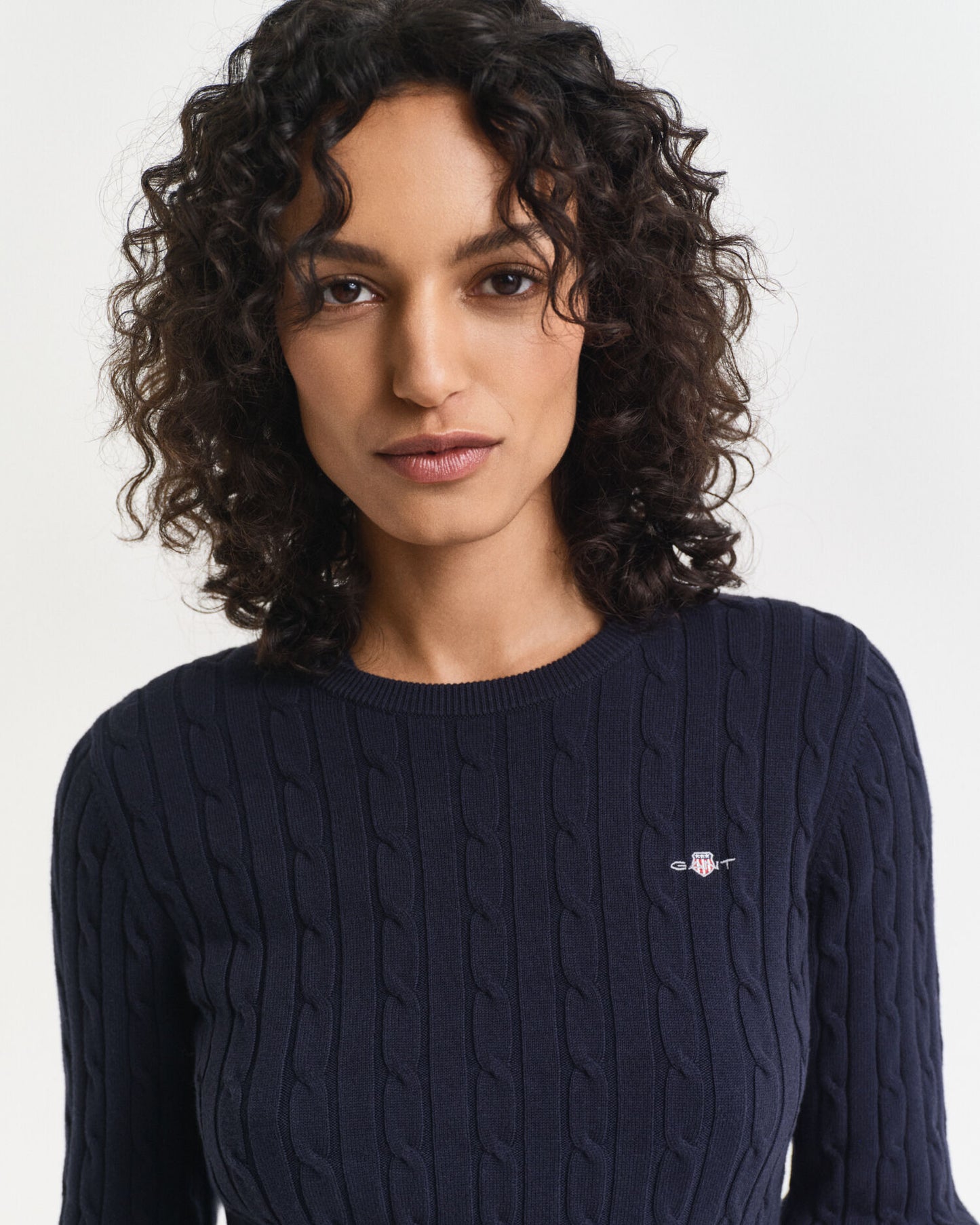 Pull ras-du-cou en maille torsadée de coton extensible