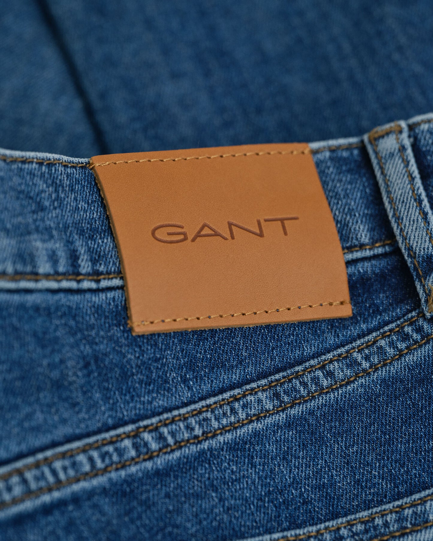 Jean coupe ajustée délavage net