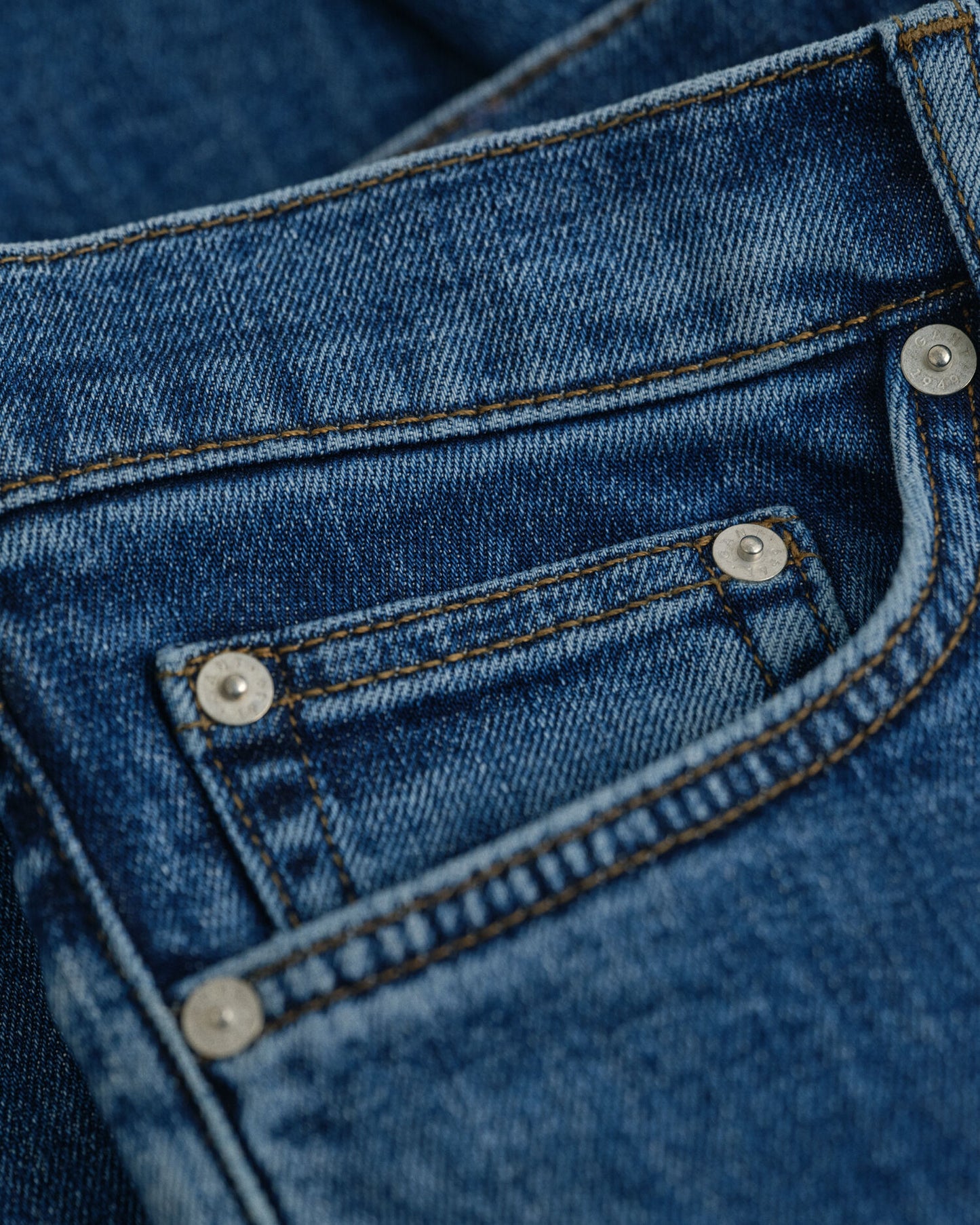 Jean coupe ajustée délavage net