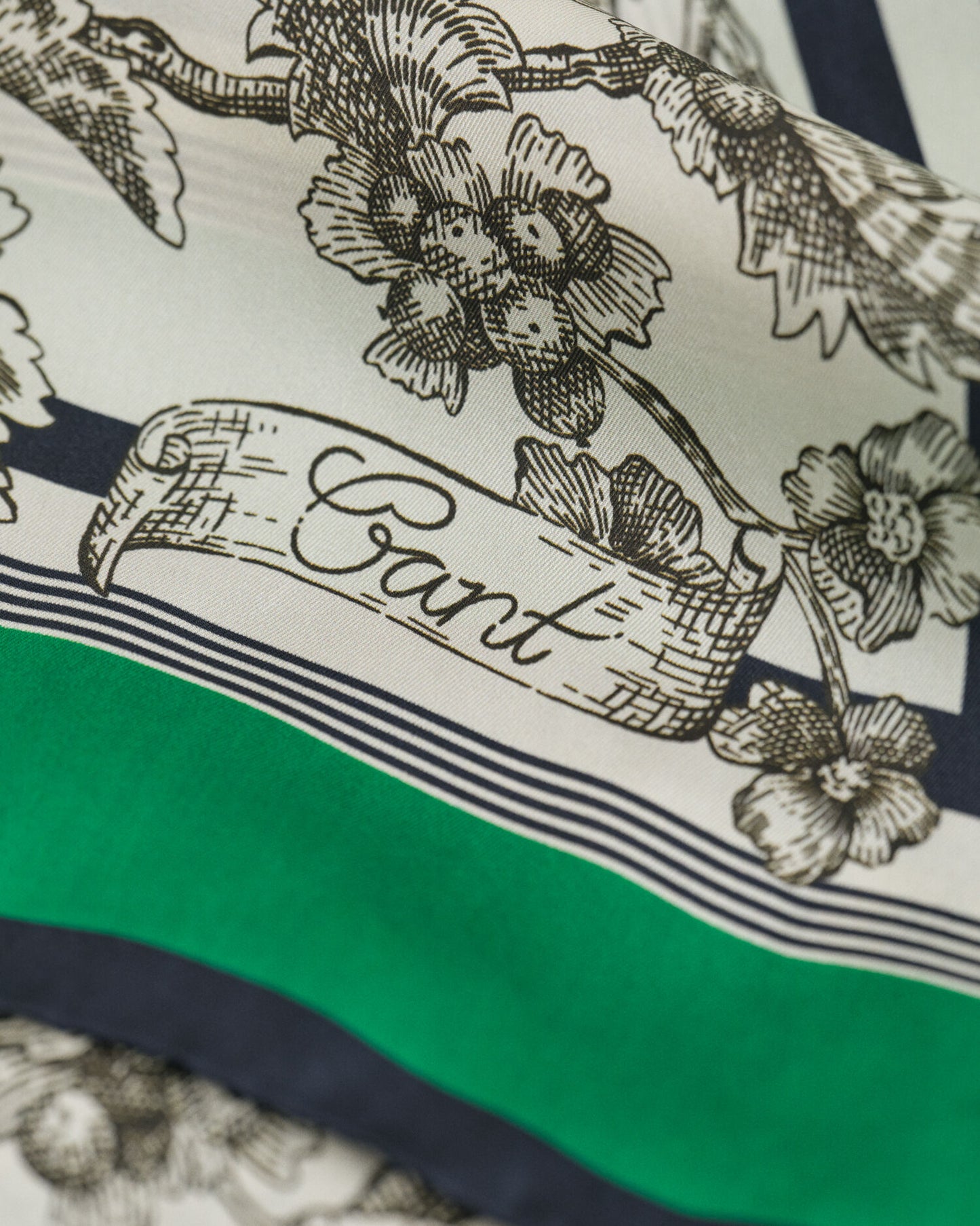 Foulard en soie imprimé arbres