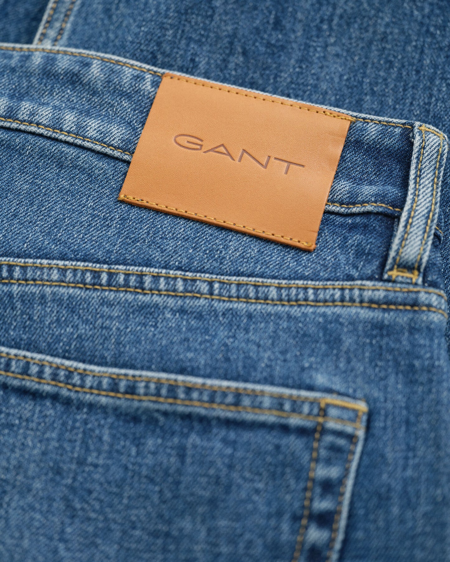 Jean droit écourté extensible