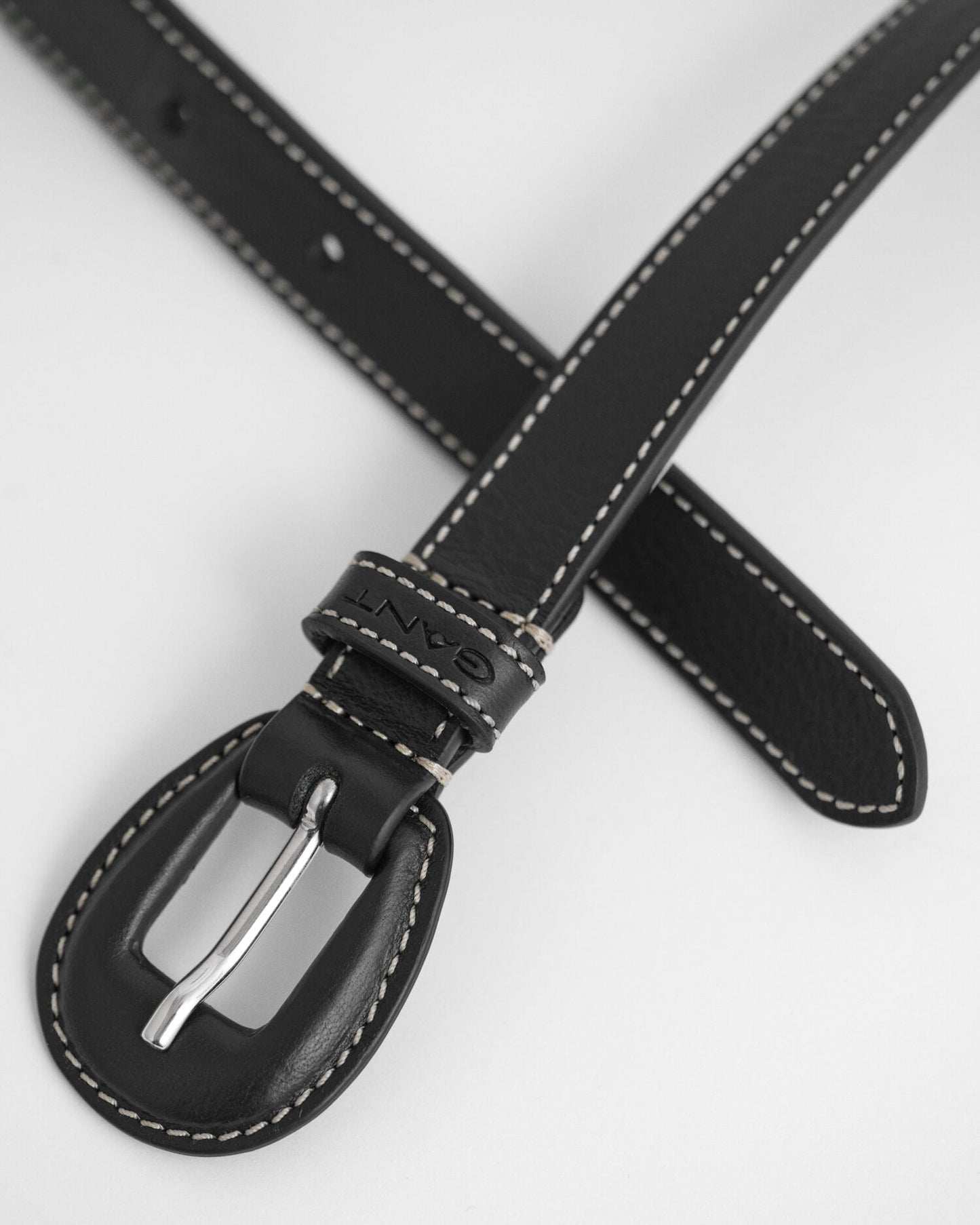 Ceinture à boucle recouverte de cuir
