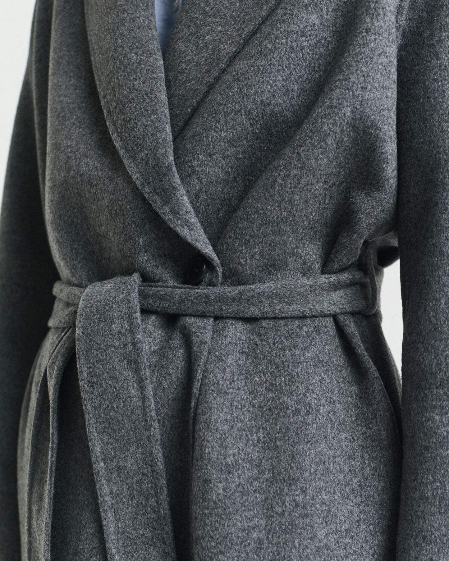 Manteau ceinturé cousu main