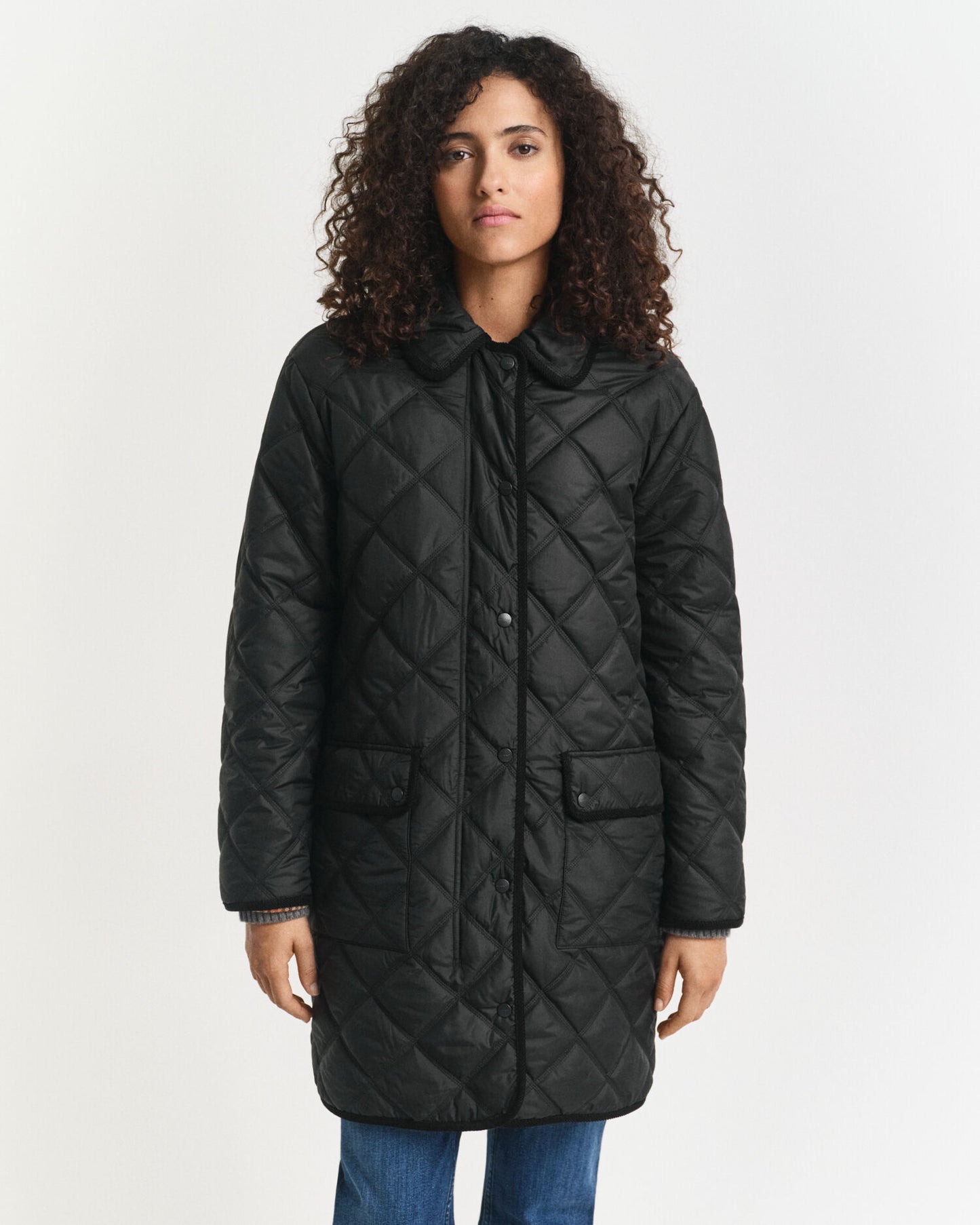 Manteau matelassé avec finitions en velours côtelé