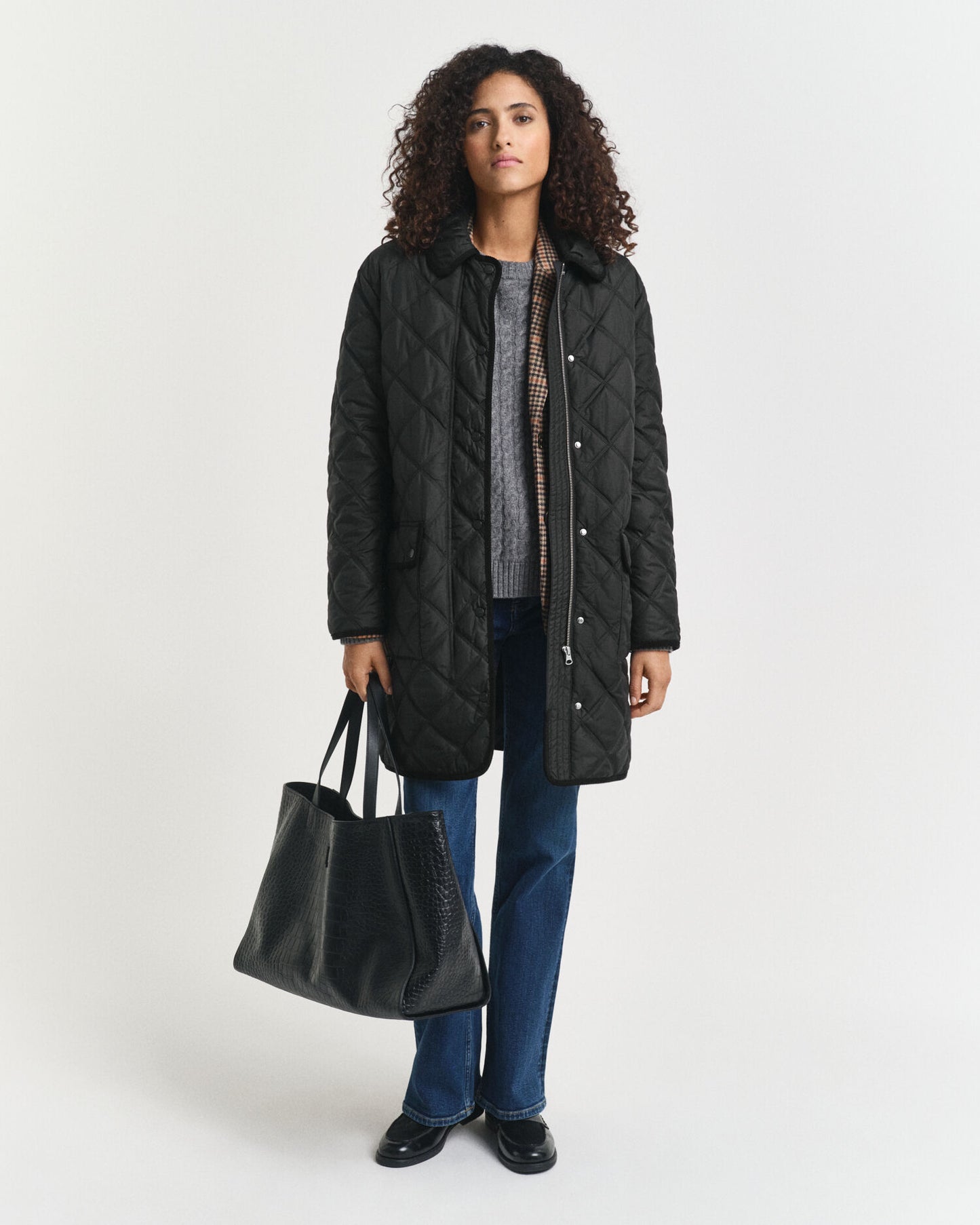Manteau matelassé avec finitions en velours côtelé