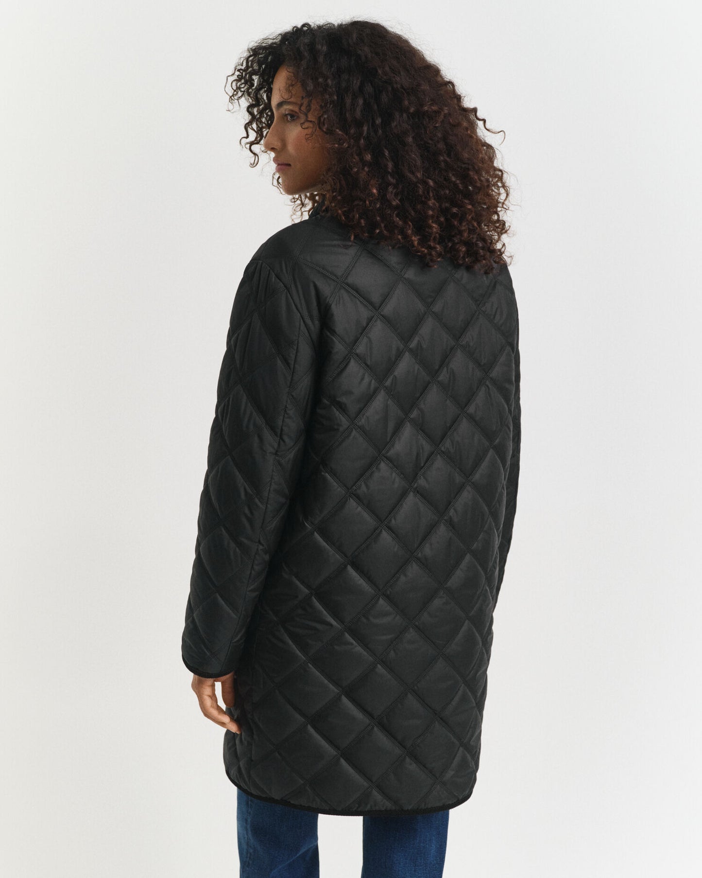 Manteau matelassé avec finitions en velours côtelé