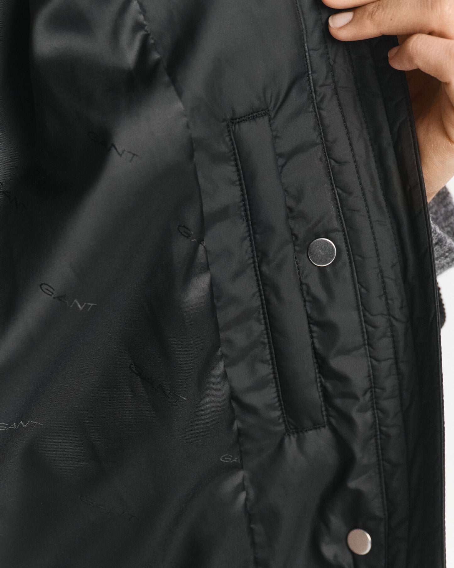 Manteau matelassé avec finitions en velours côtelé