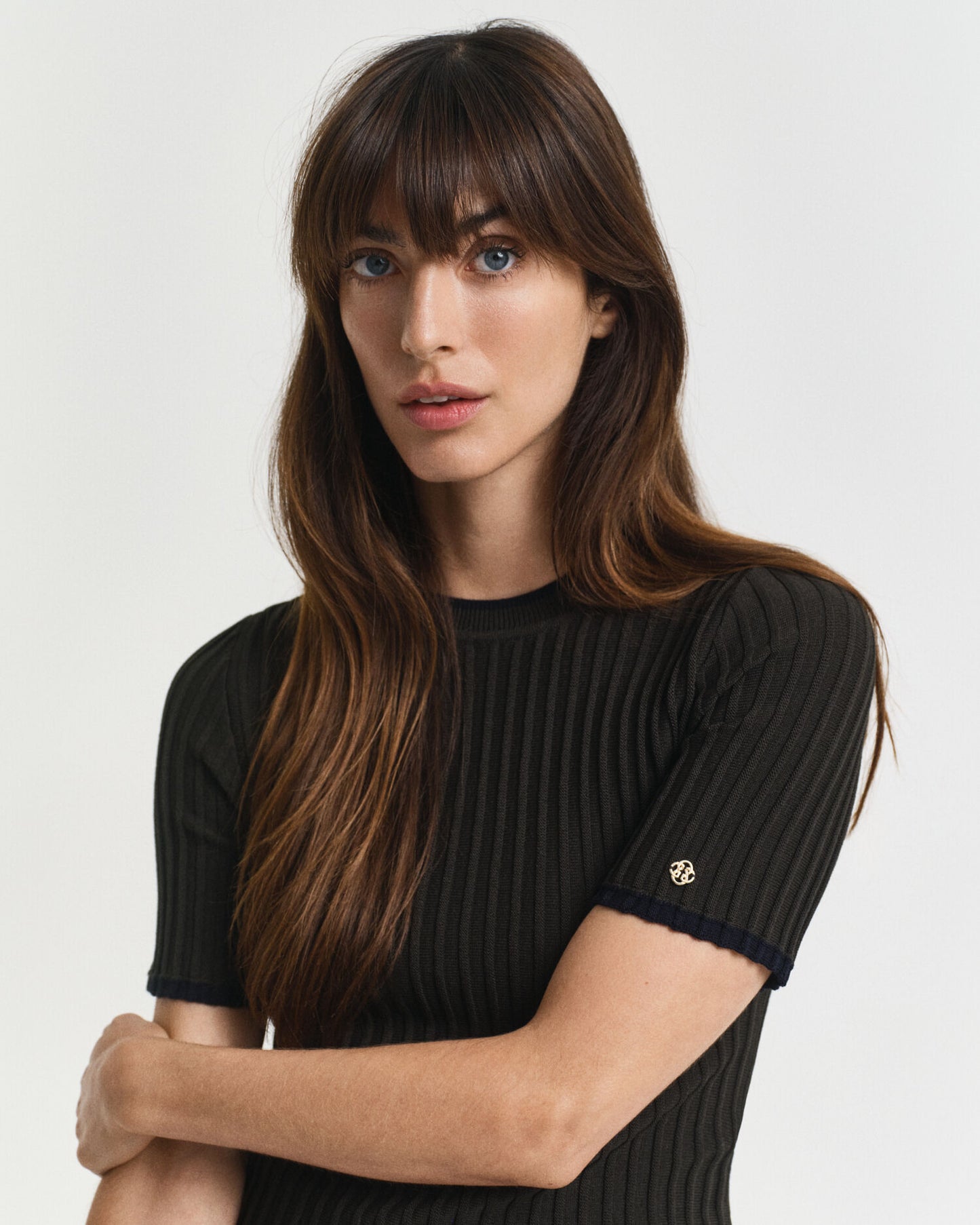 Gerippter Kurzarm-Pullover mit Kontrastdetails