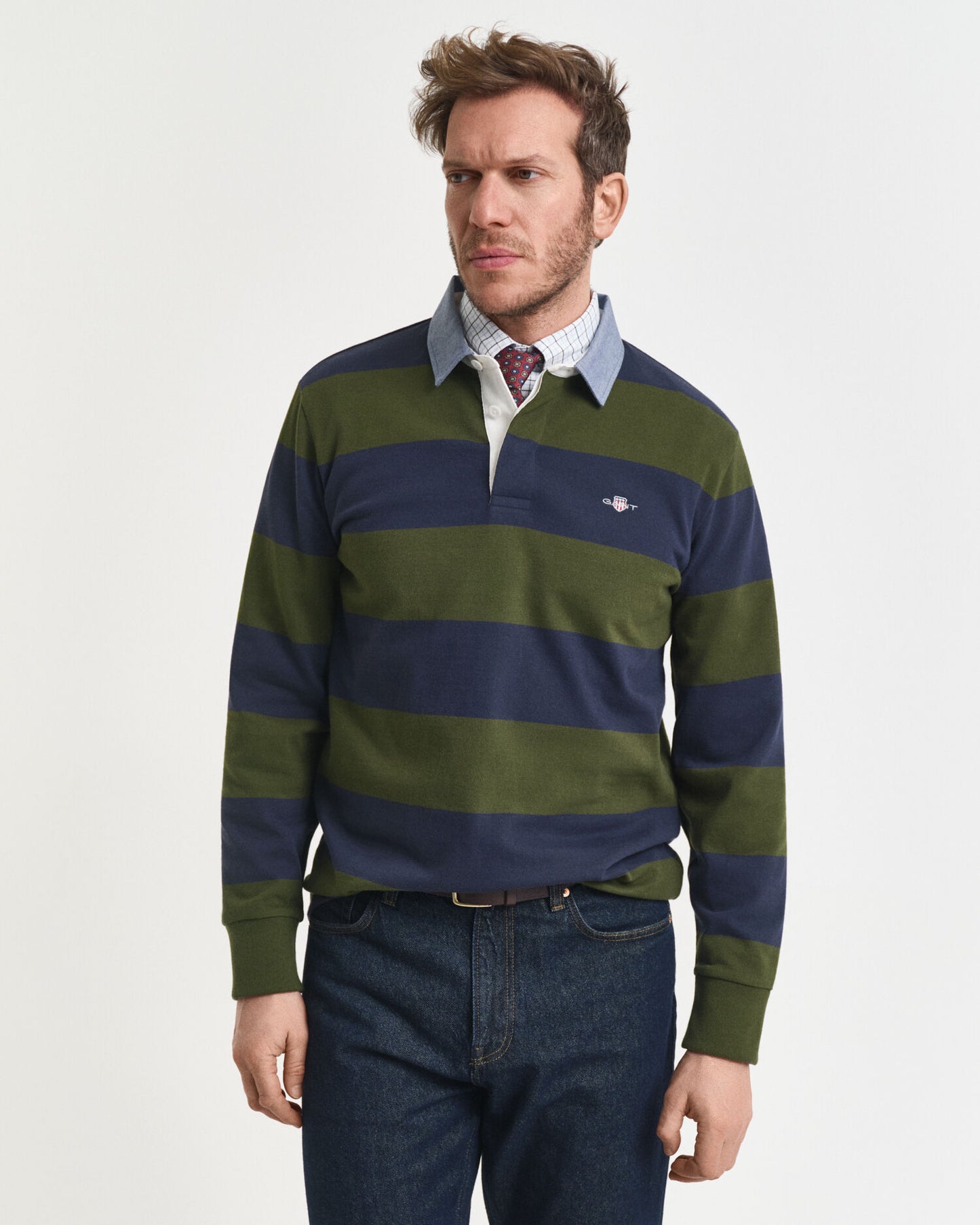 Gestreifter schwerer Rugger mit Chambray-Kragen