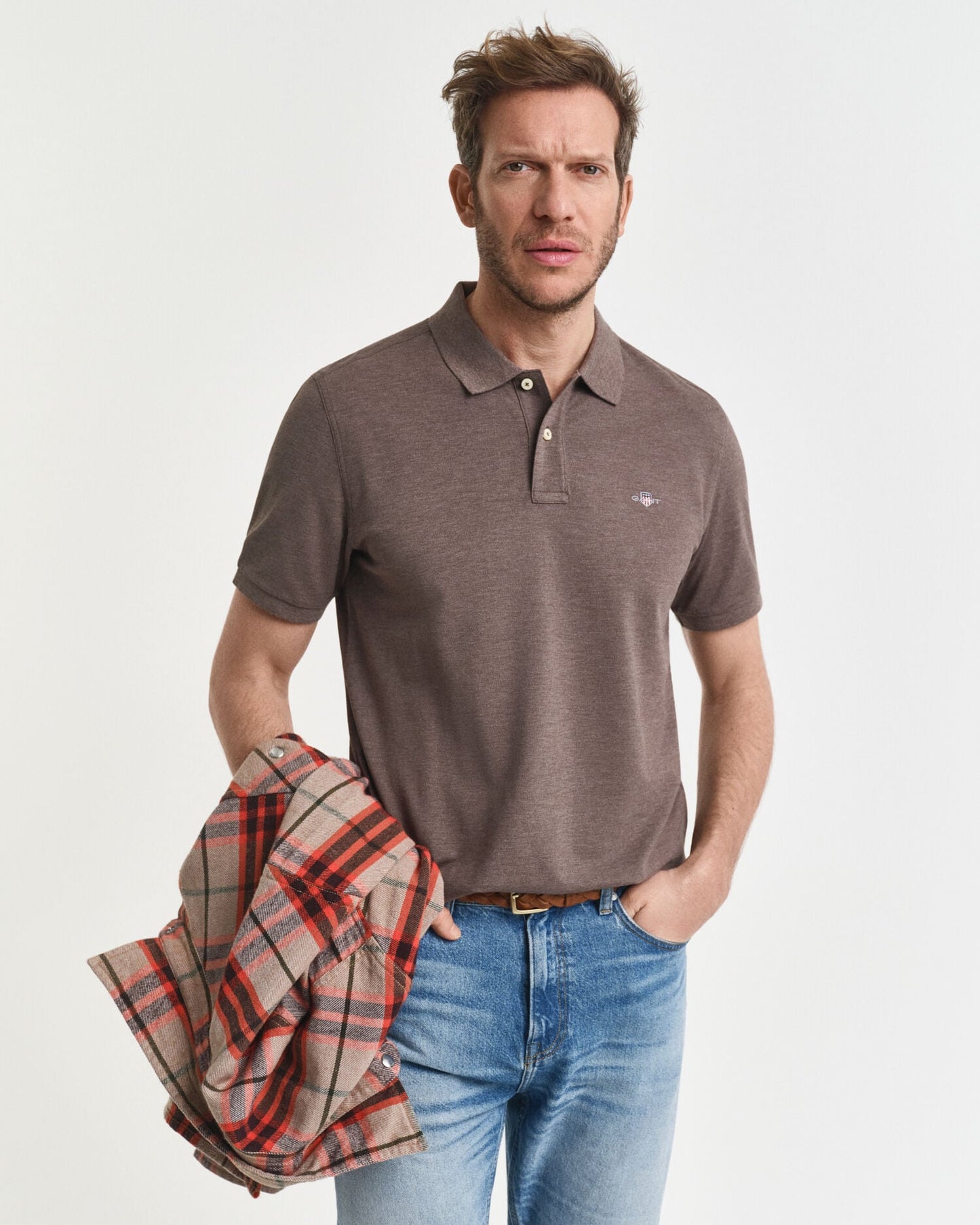 Polohemd aus Piqué mit regular fit und Wappen-Logo