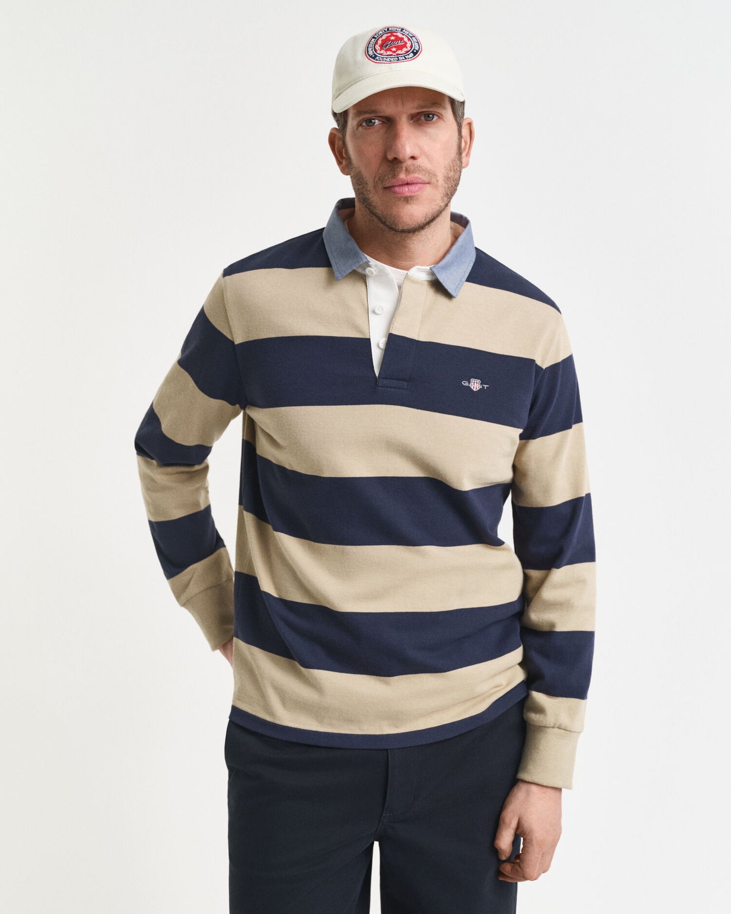 Gestreifter Rugger mit Chambray-Kragen