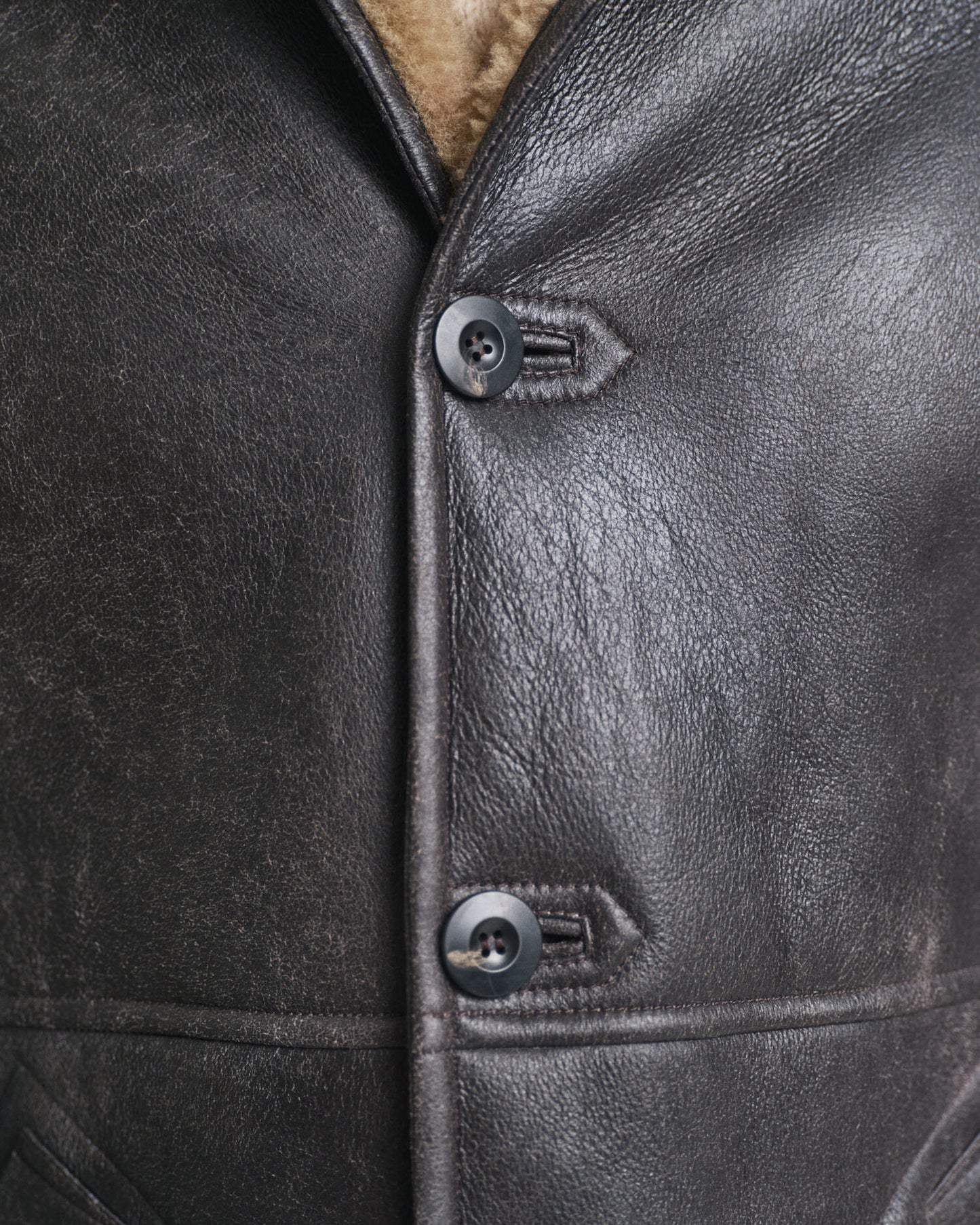 Veste en cuir et peau lainée vieilli