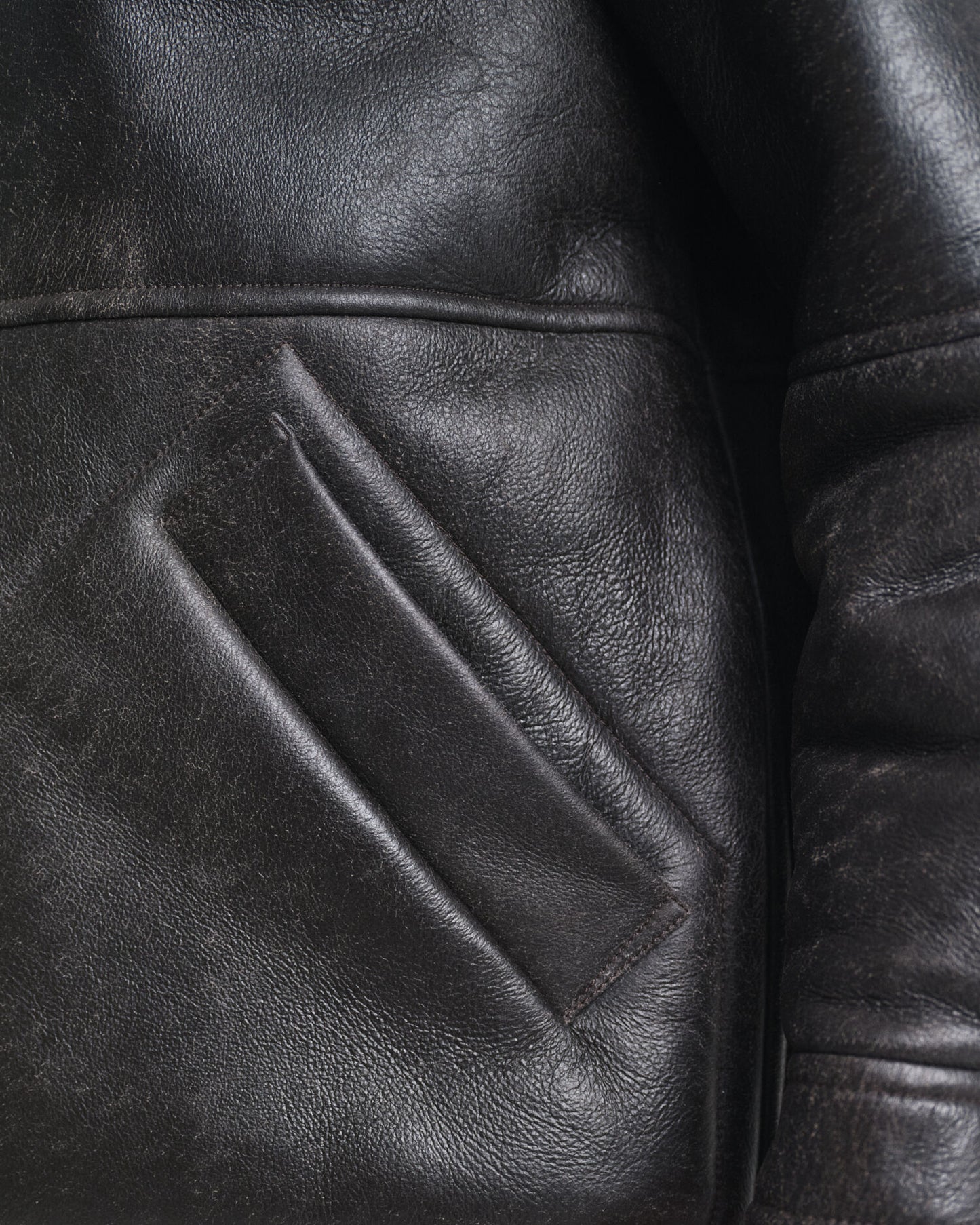 Veste en cuir et peau lainée vieilli