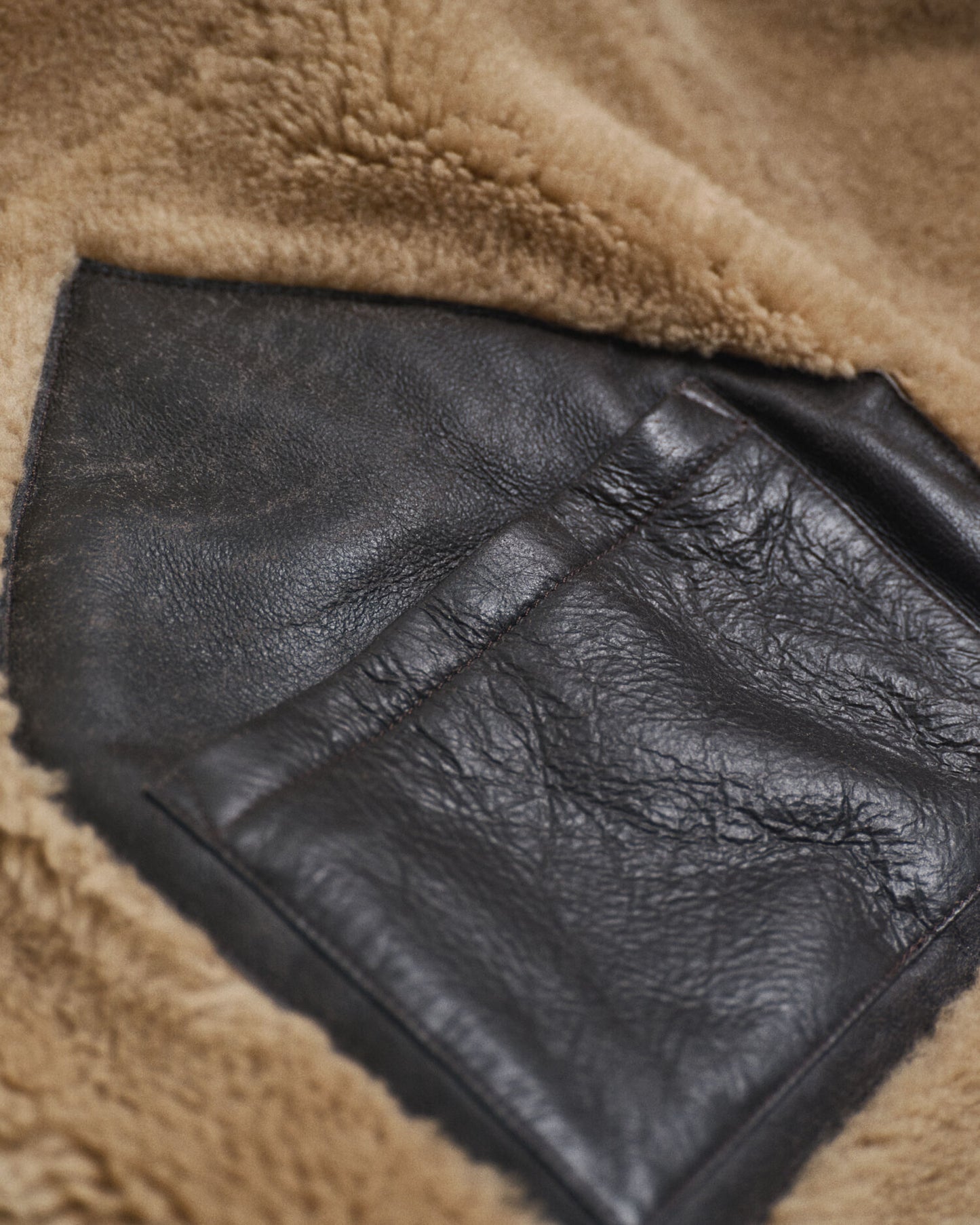 Veste en cuir et peau lainée vieilli
