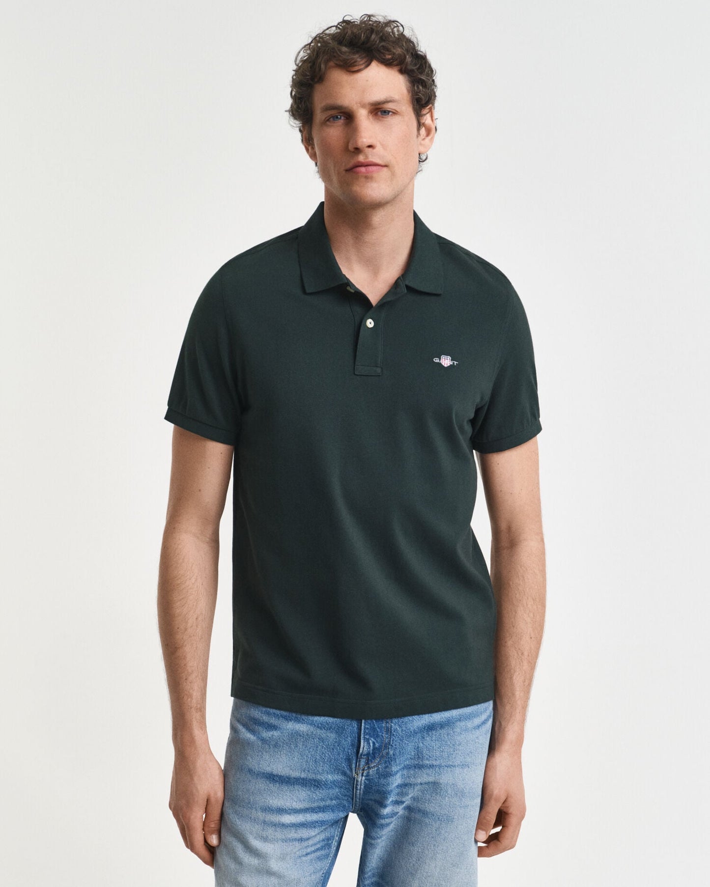 Polohemd aus Piqué mit regular fit und Wappen-Logo