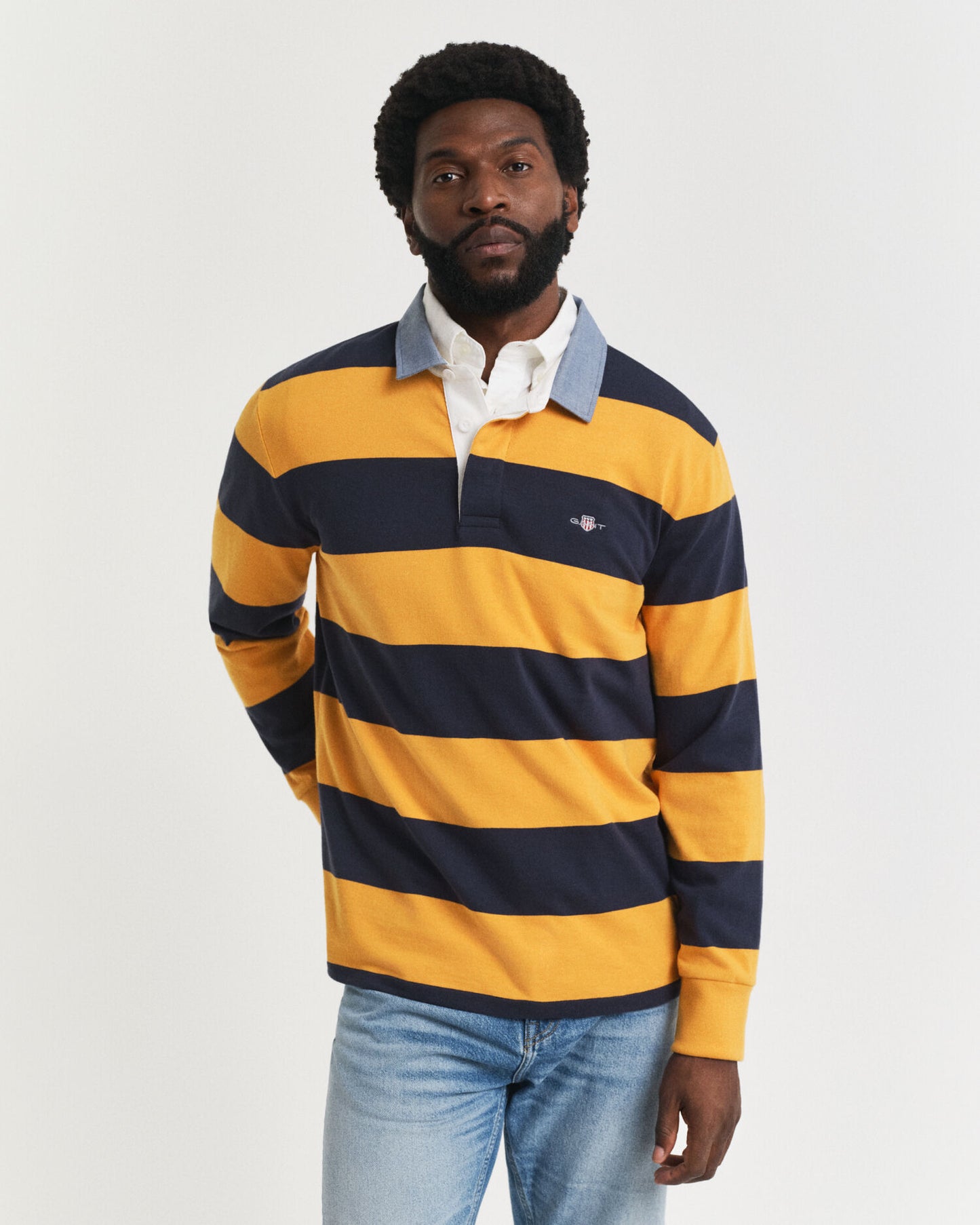 Gestreifter Rugger mit Chambray-Kragen