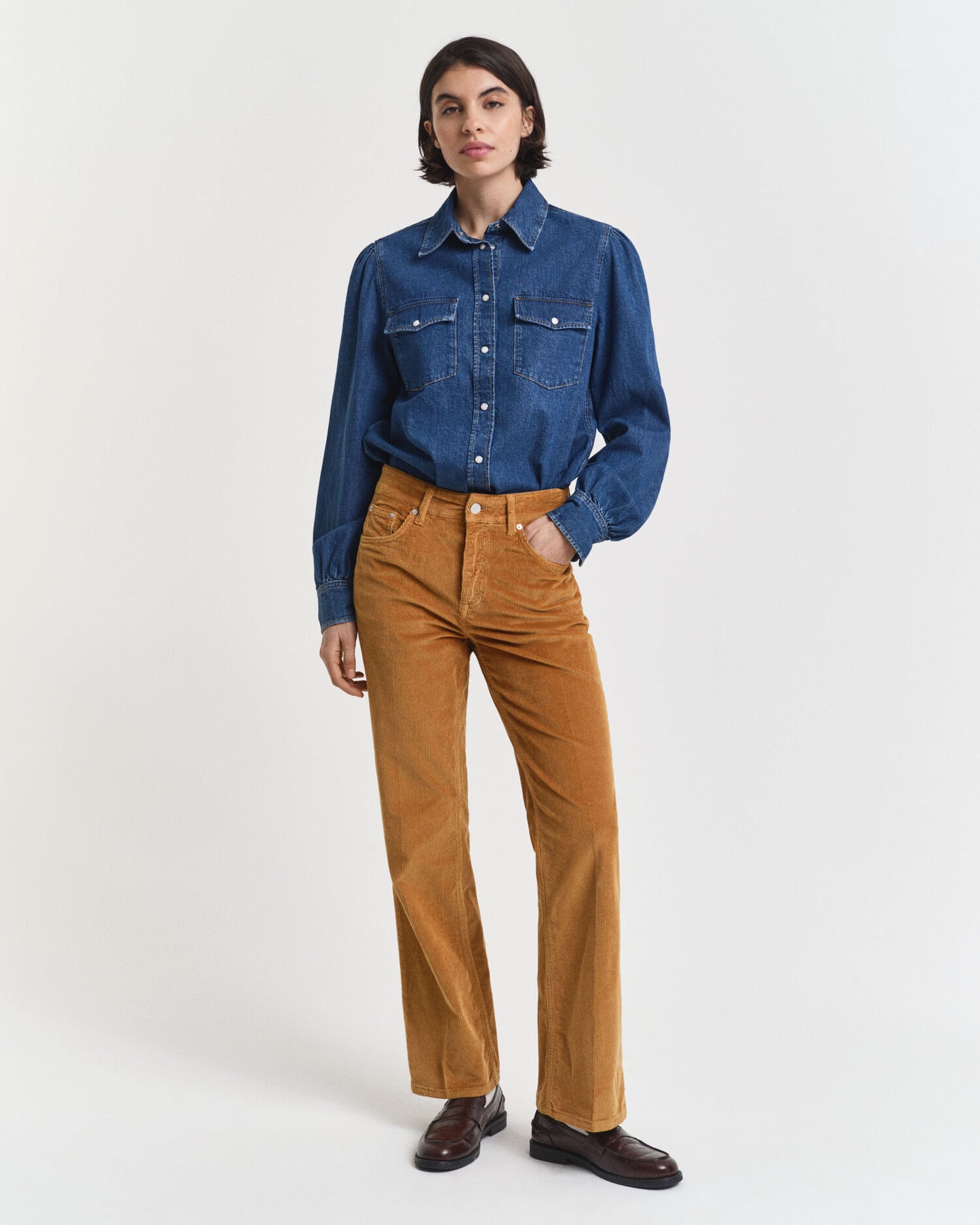 Ausgestellte Cordjeans