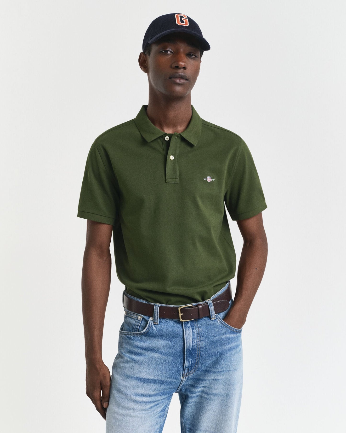 Polohemd aus Piqué mit regular fit und Wappen-Logo