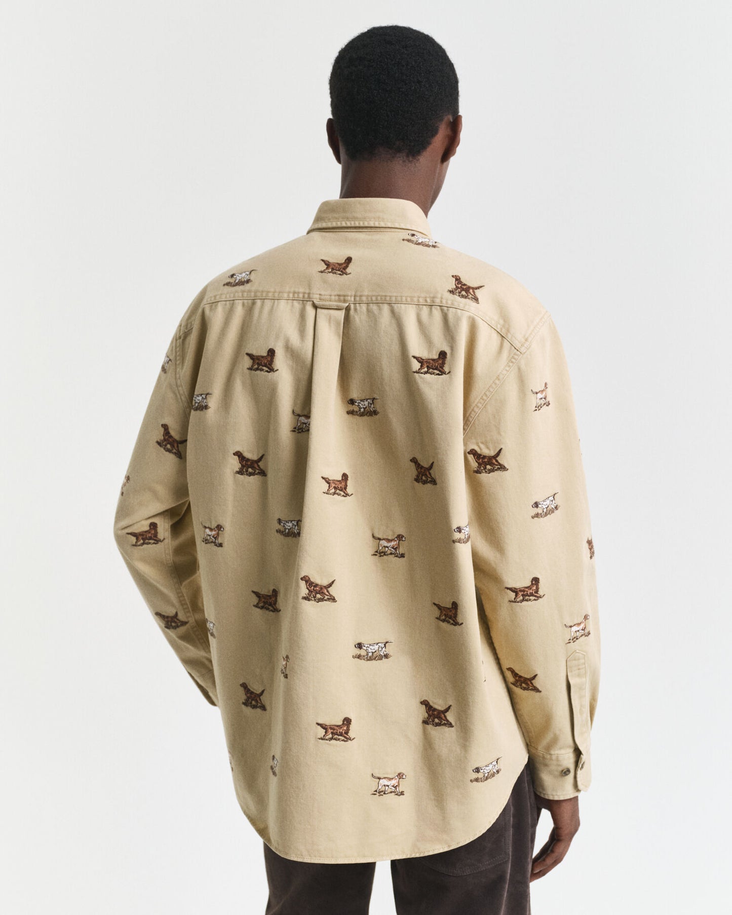 Chemise en twill brodé coupe décontractée
