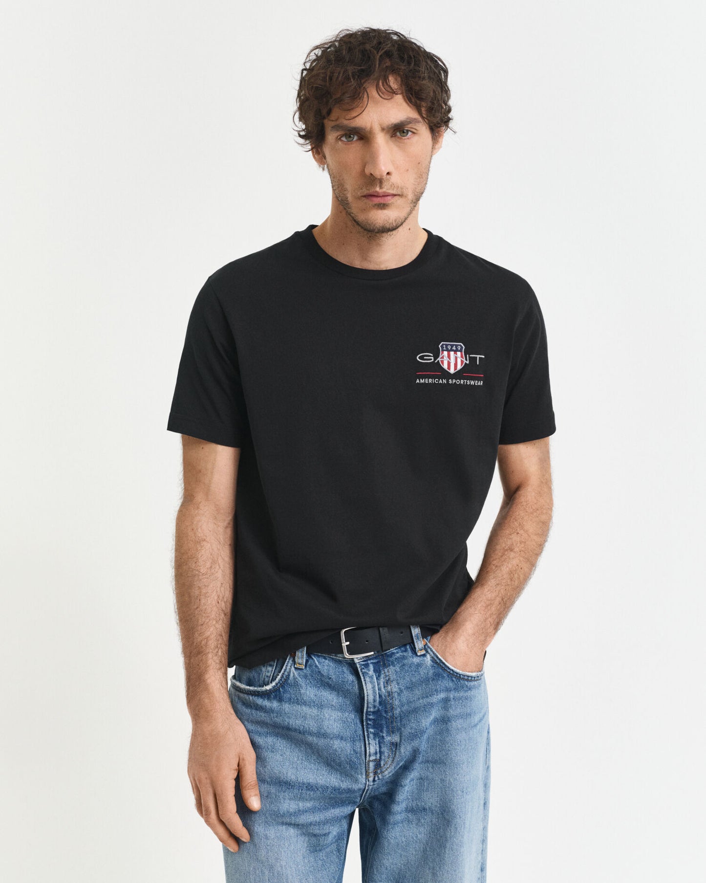 T-shirt brodé avec écusson d'archive
