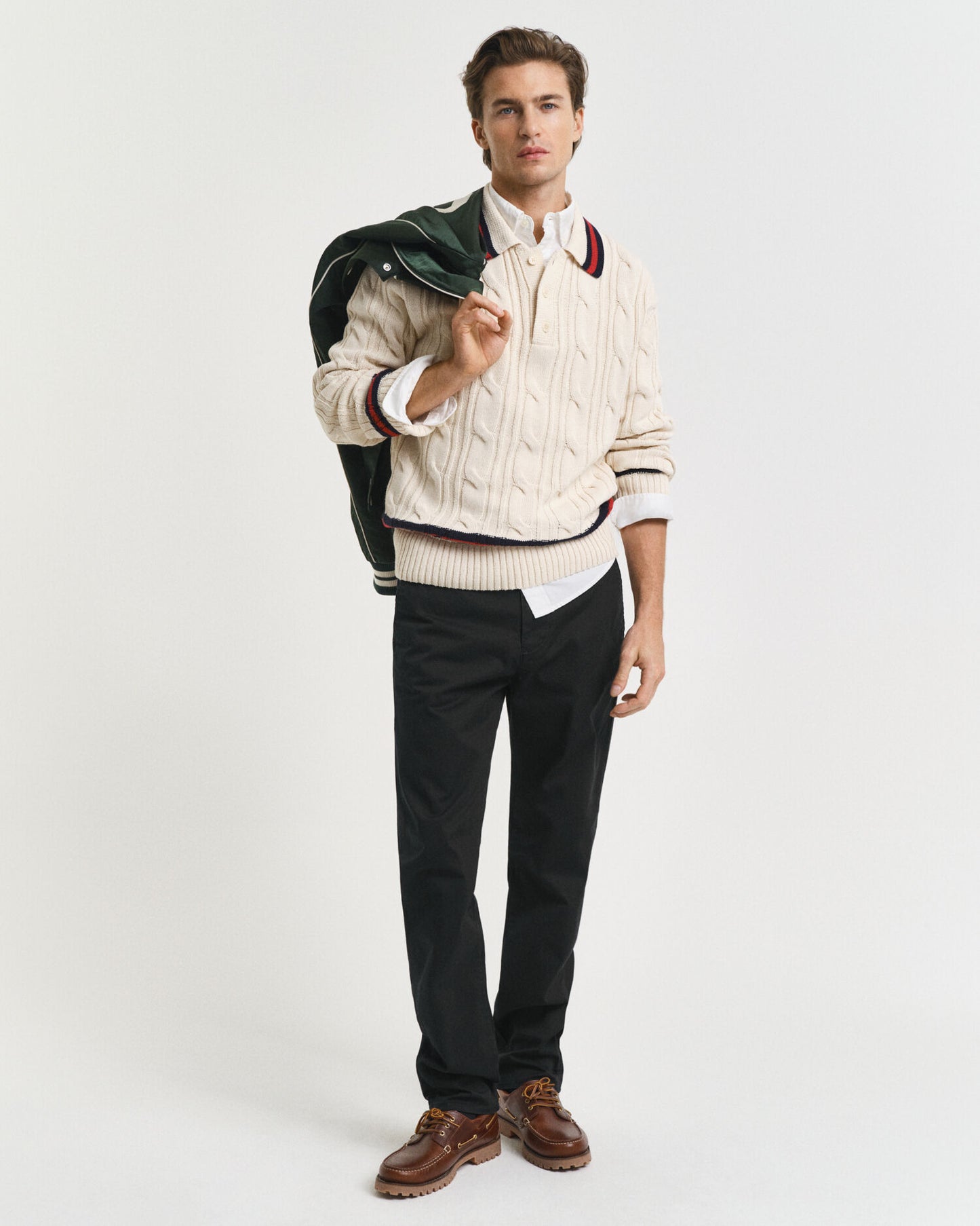 Pantalon chino en serge coupe droite